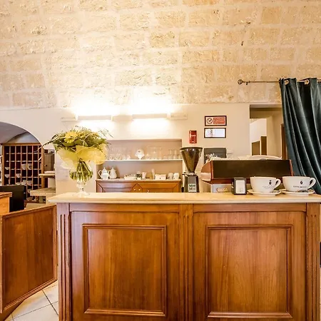 Laurito & 3* أوريا