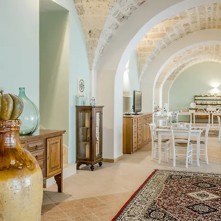 Laurito & 3* أوريا