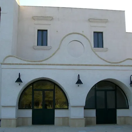 Laurito & 3* أوريا